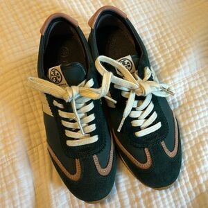 Tory Burch EUC Green Sneakers Size 7.5